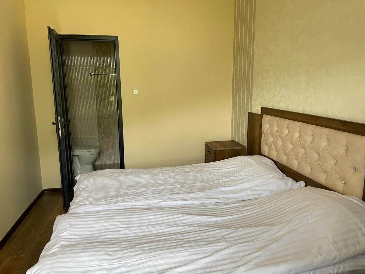 Yolyans Hotel Goris Luaran gambar