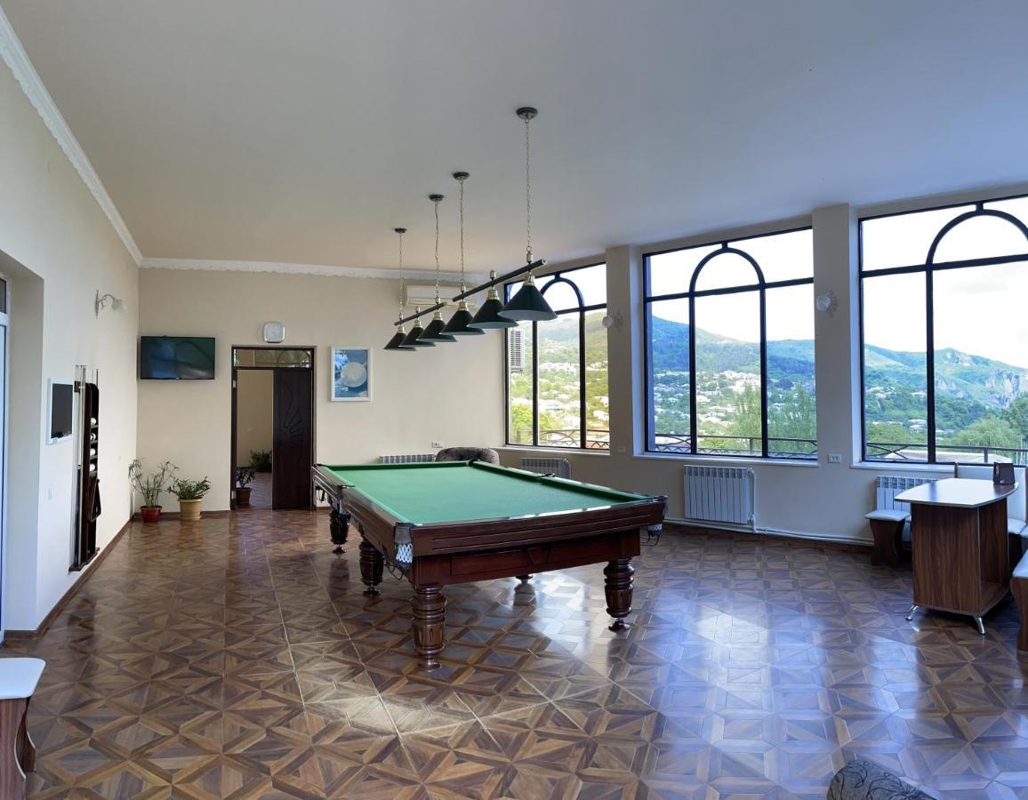 Yolyans Hotel Goris Luaran gambar