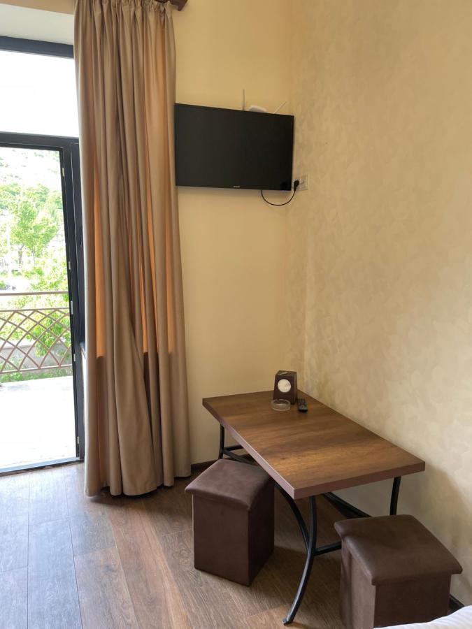 Yolyans Hotel Goris Luaran gambar