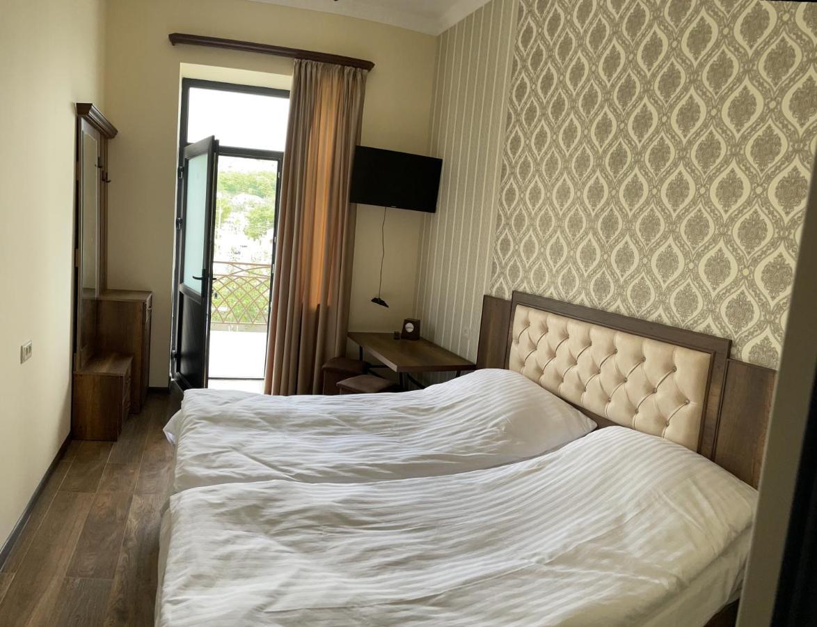 Yolyans Hotel Goris Luaran gambar